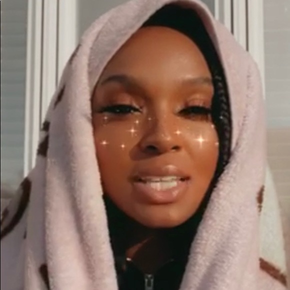 Meet your Posher, Malaika - Picture 1 of 1